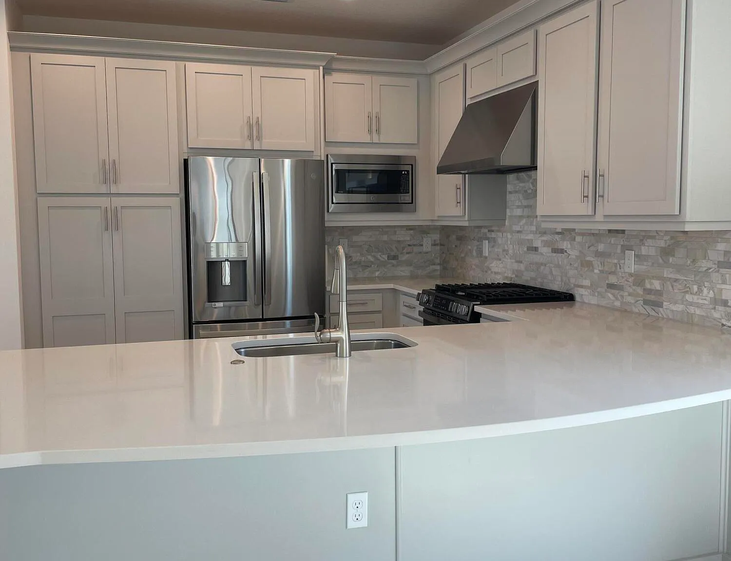 3 bed, 2.5 bath, 2254 sqft, $4,000 — Photo 2