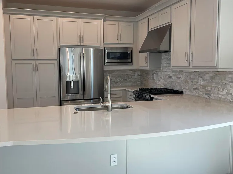 12450 SW Bungalow Ln — Photo 2