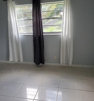 4th image of 101 Salisbury E