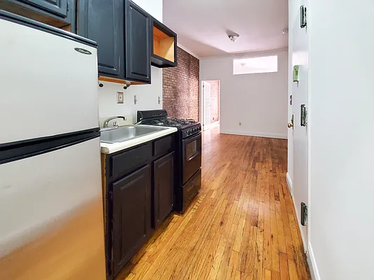 Rented by Brighton Management | media 8