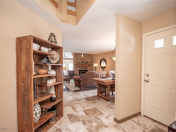 4th image of 137 N Aspen Ct Unit 2
