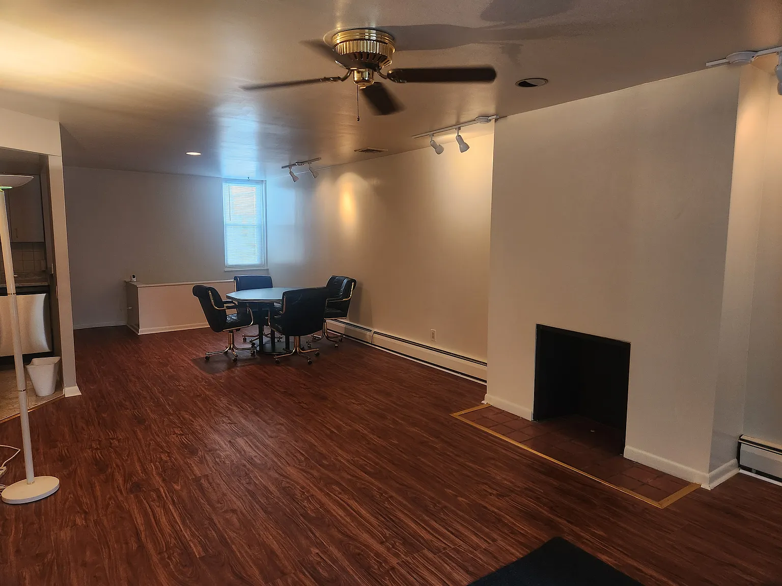 2 bed, 2.5 bath, 2600 sqft, $1,700 — Photo 2