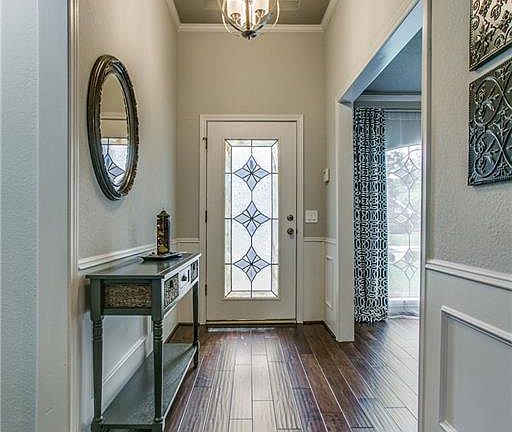 3rd image of 4608 Versailles Ln