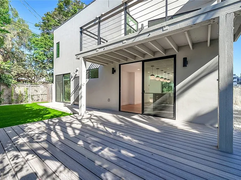 1531 Wellesley Ave — Photo 2