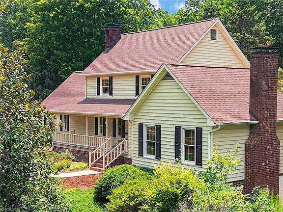 2nd image of 2866 Hickory Dr