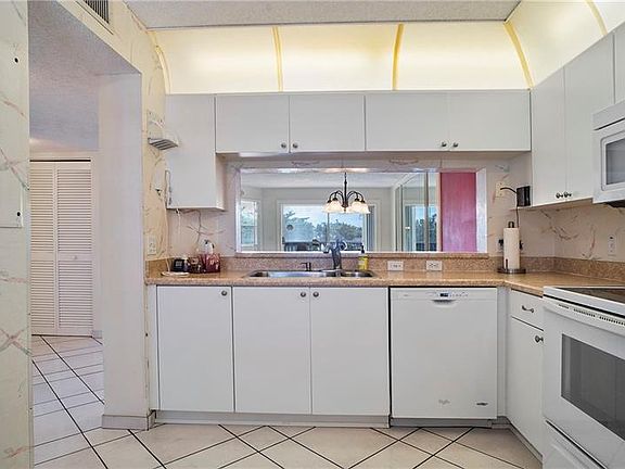 5th image of 10160 NW 24th Pl APT 203