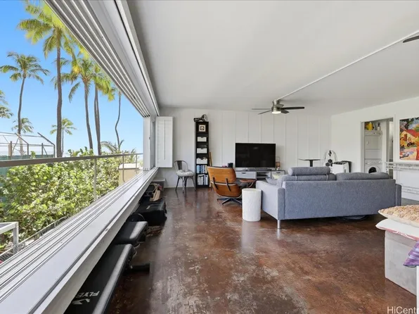 2895 Kalakaua Ave APT 207, Honolulu, HI 96815