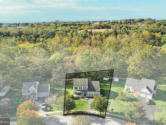 5th image of 214 Holly Ln