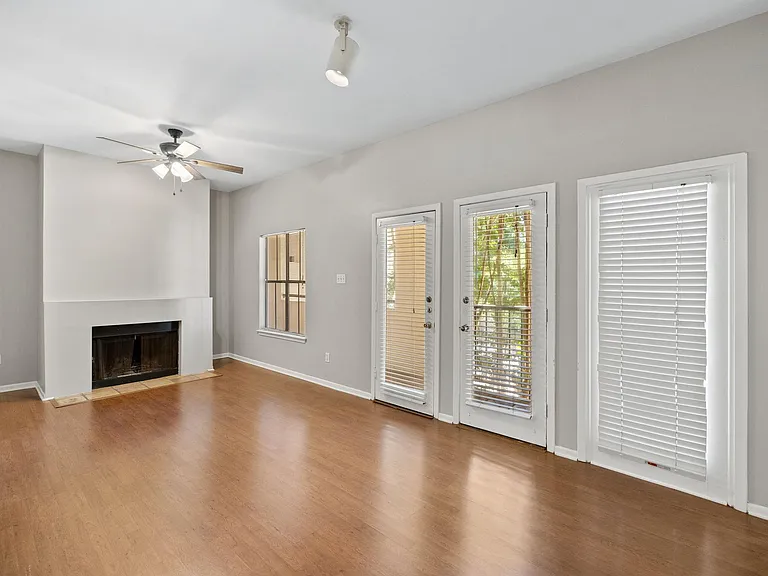 712 Graham Pl #203 — Photo 11
