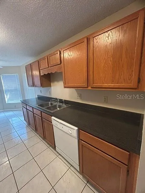 3 bed, 2.0 bath, 1556 sqft, $2,450 — Photo 3