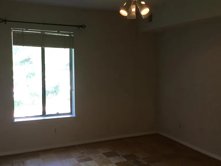 11319 Commonwealth Dr #104 — Photo 7