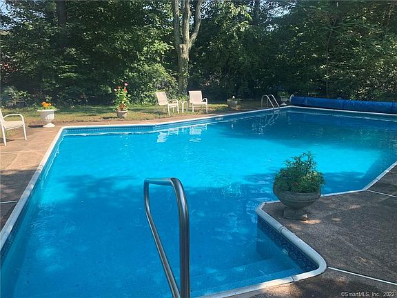 4th image of 62 Brentwood Dr