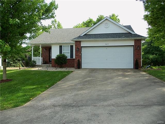 1st image of 303 Bayside Ct