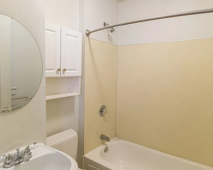 The Winston Apartments — Photo 15