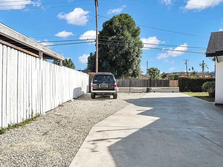 15559 Three Palms St — Photo 18