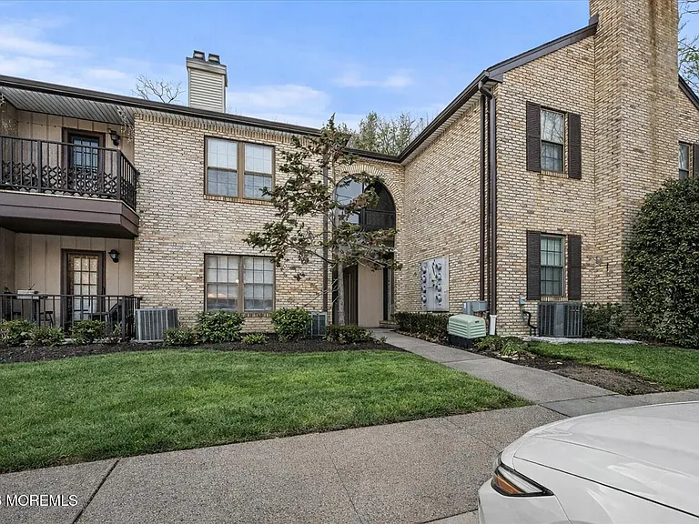 203 Wellington Pl — Photo 28