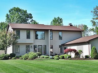 19486 Rashell Dr, Walton Hills, OH 44146