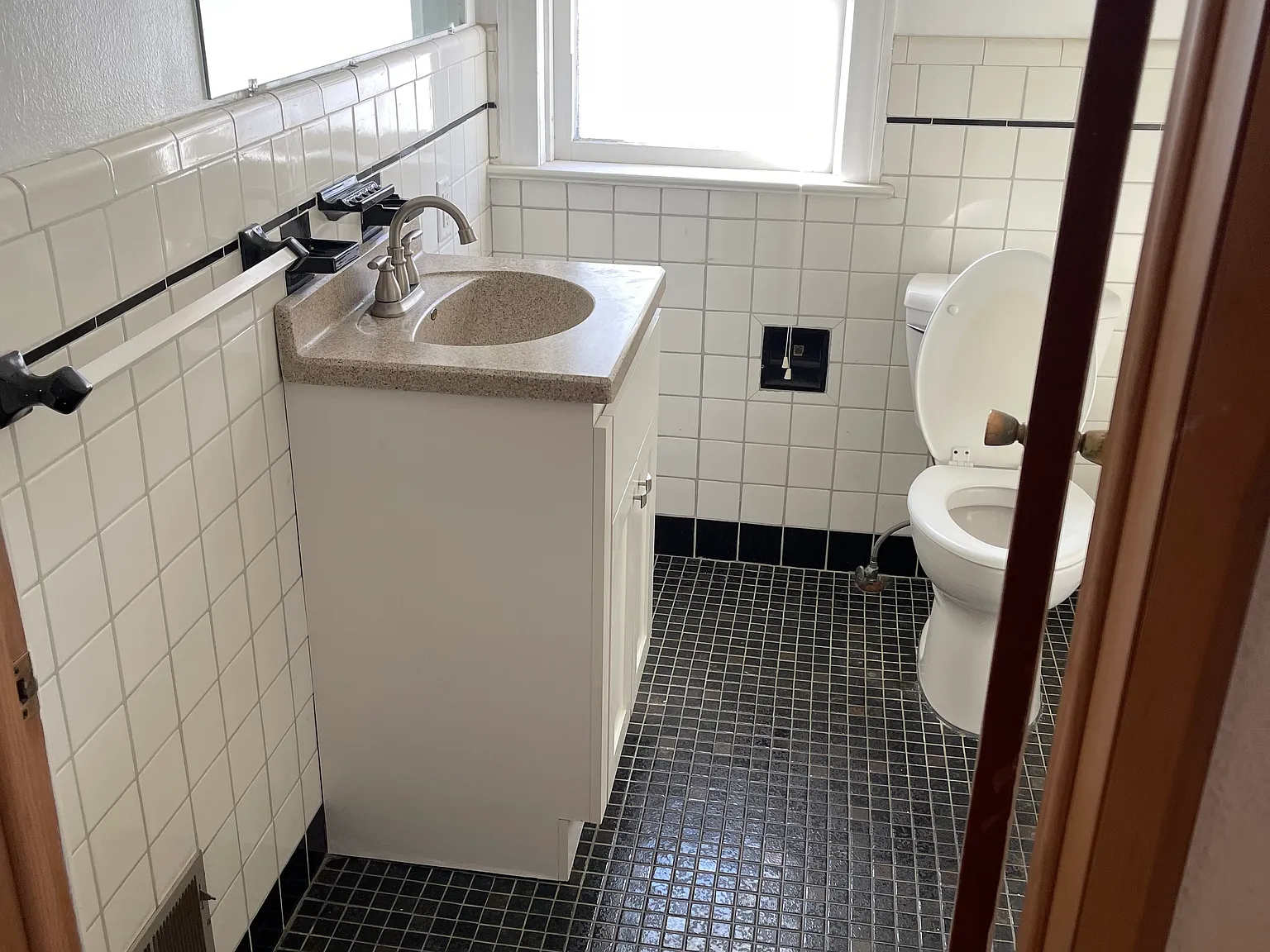 3 bed, 1.5 bath, 1440 sqft, $2,000 — Photo 3