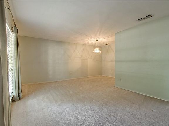 5th image of 3740 Fenton Ave