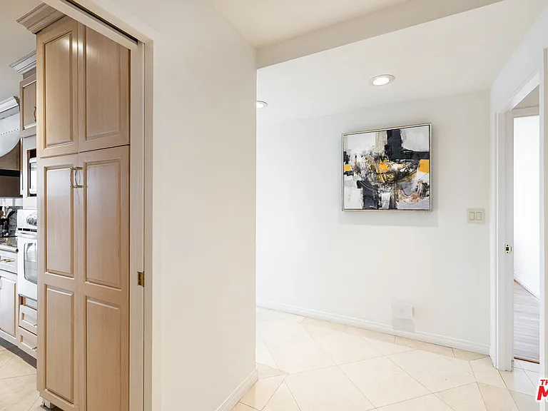 2220 Avenue Of The Stars #803 — Photo 17