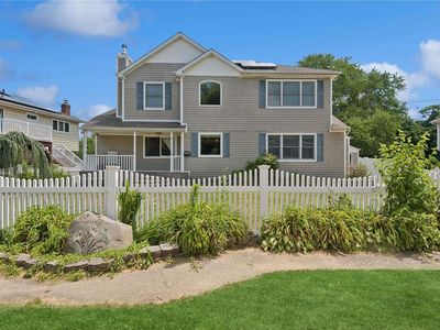 83 Livingston Avenue, Babylon, NY, 11702