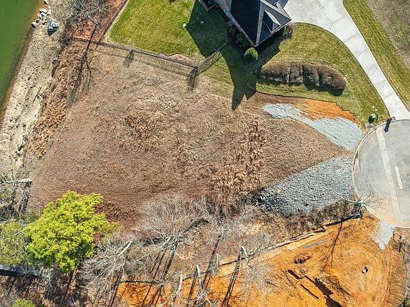 3rd image of 2484 Burton Rd