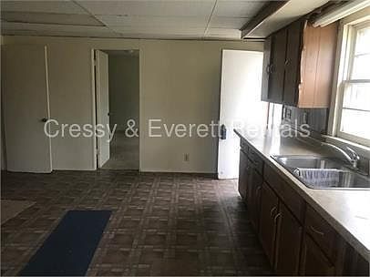 5th image of 1623 Silverbrook Ave