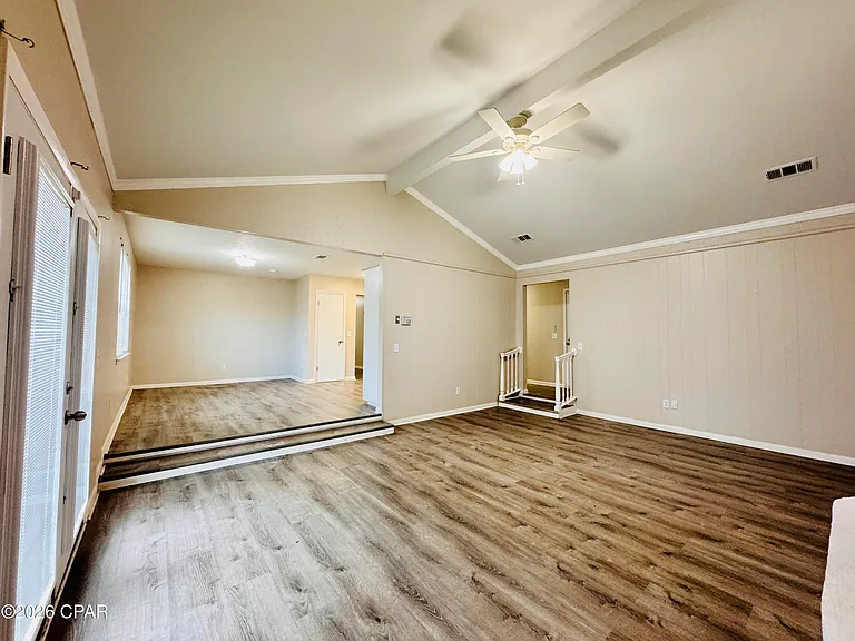 618 Gabriel St — Photo 5