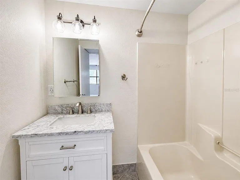 7301 N Dartmouth Ave — Photo 11