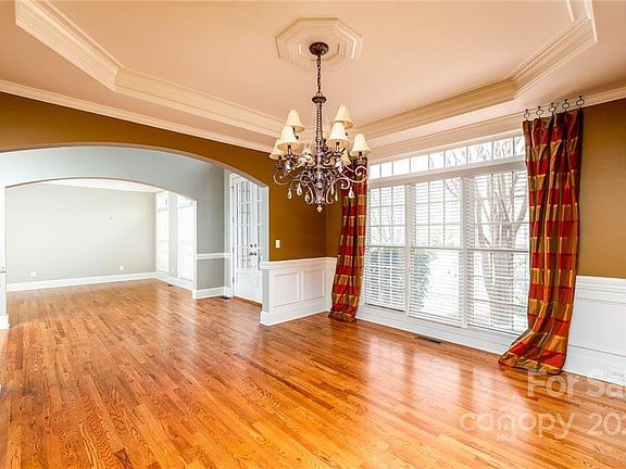 3rd image of 7401 Stonehaven Dr
