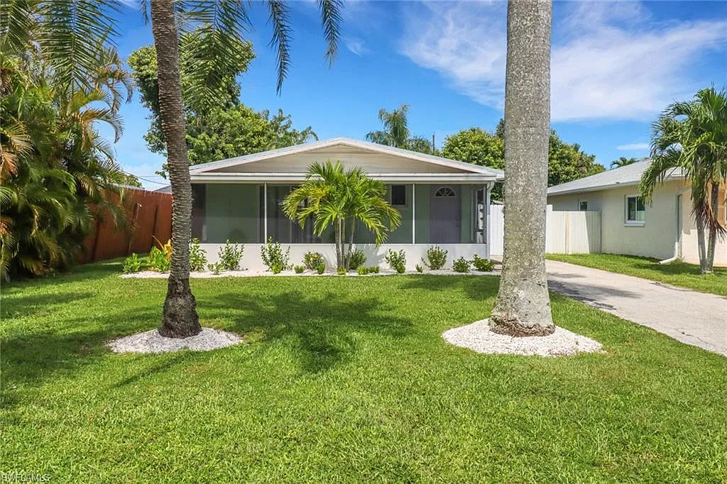2 bed, 1.0 bath, 912 sqft, $4,000 — Photo 2