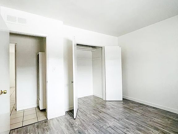4th image of 3520 Clarington Ave #2A