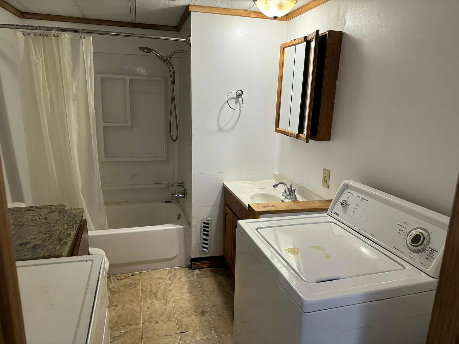 3 bed, 1250 sqft, $1,975 — Photo 4