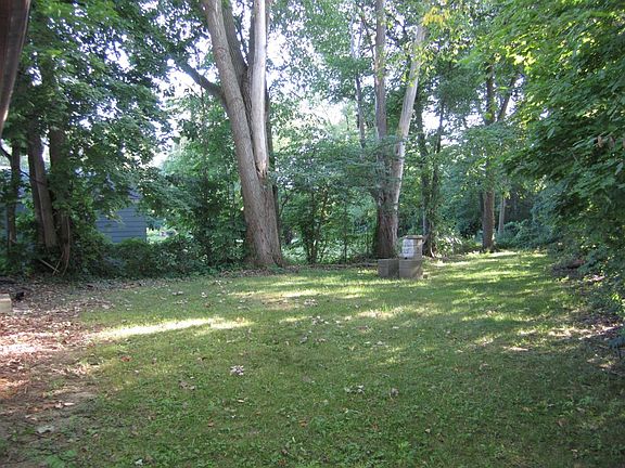 3rd image of 381 Parkway Dr