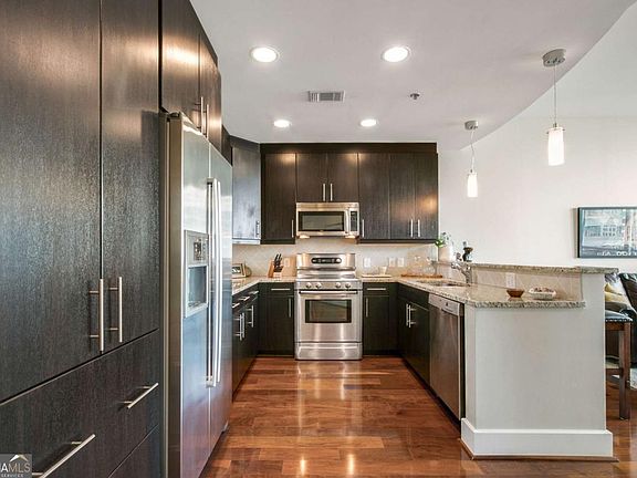 5th image of 1080 Peachtree St NE Unit 1001