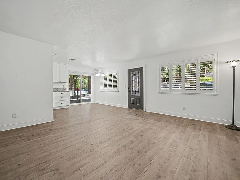 16932 McKenzie Dr — Photo 9