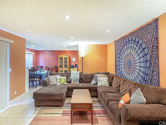 5th image of 1146 E Lexington Dr #5