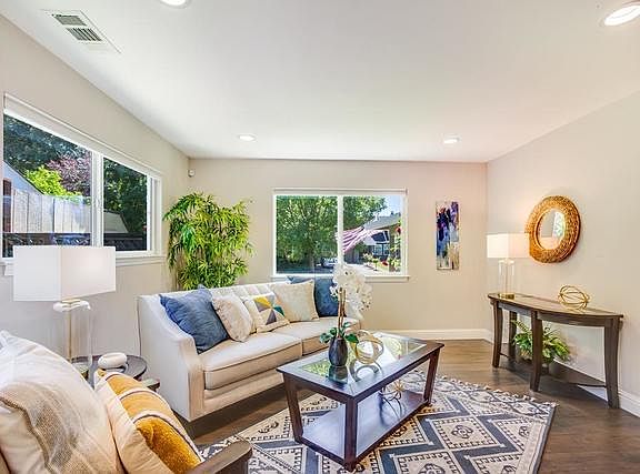 4th image of 5786 Cohasset Way
