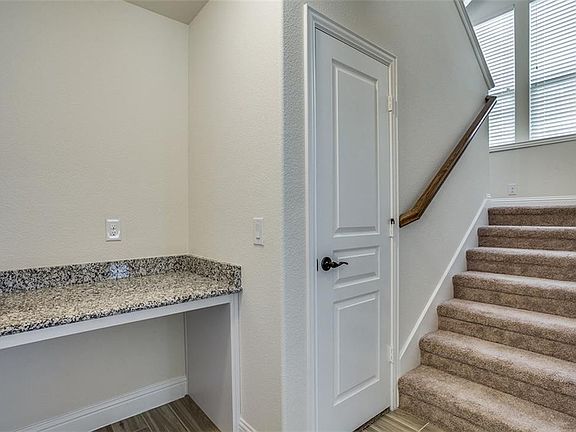 5th image of 1612 Vintage Ln