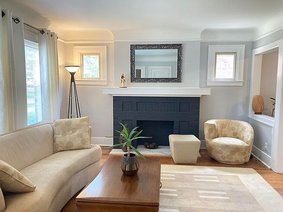 3rd image of 283 Piper Blvd