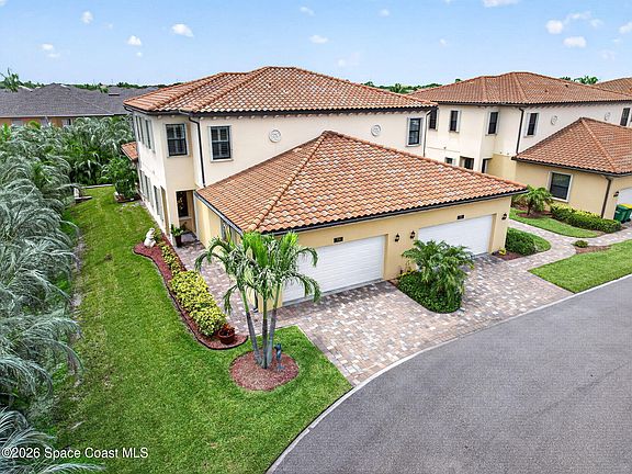 3rd image of 719 Lanai Cir