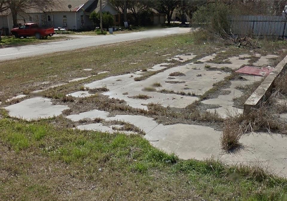 1st image of White Ave