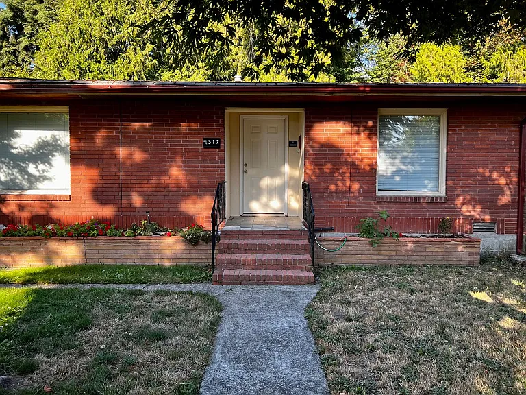 317 S Hartford Ave — Photo 3