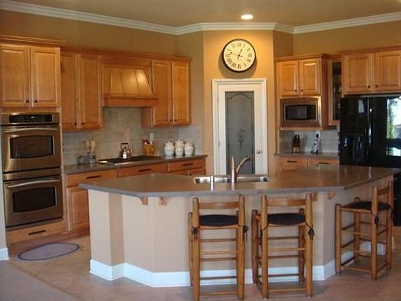 4th image of 1868 Morella Cir