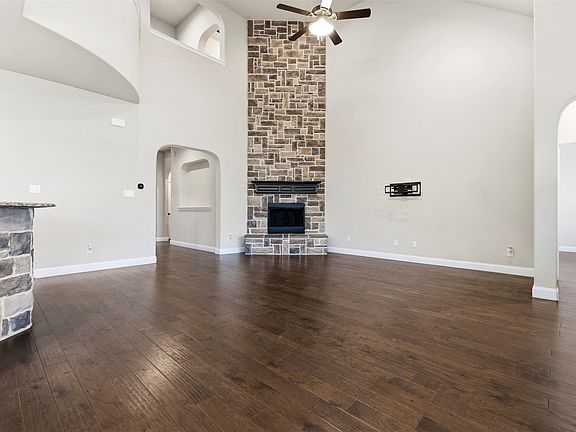3rd image of 421 Summer Grove Dr