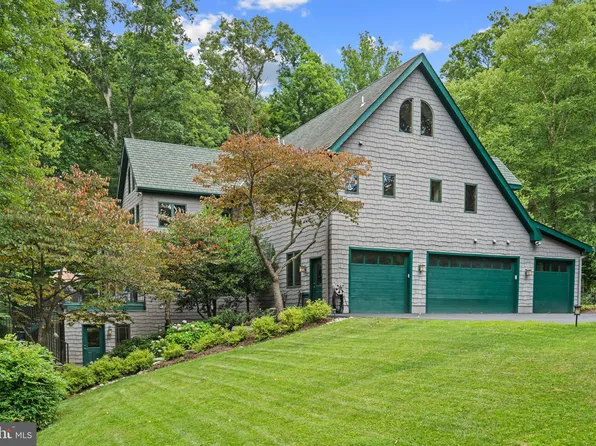 990 Millwood Ln, Great Falls, VA 22066