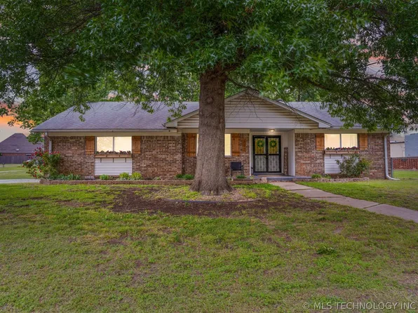 712 W Oakland St, Broken Arrow, OK 74012