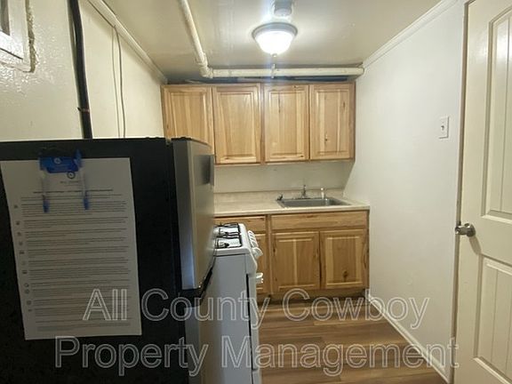 4th image of 310 S 12th St #B