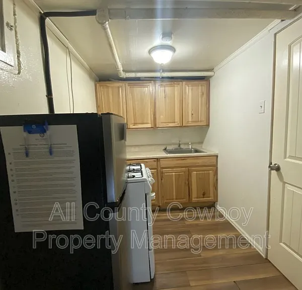 310 S 12th St #B — Photo 4