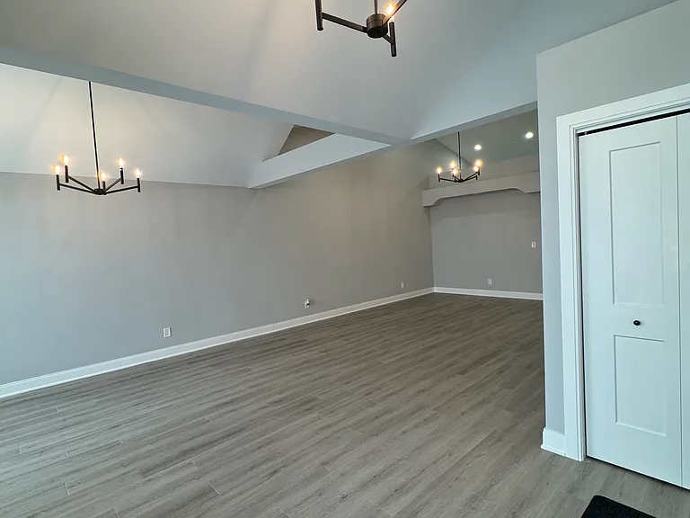 7718 E 108th Ave — Photo 3